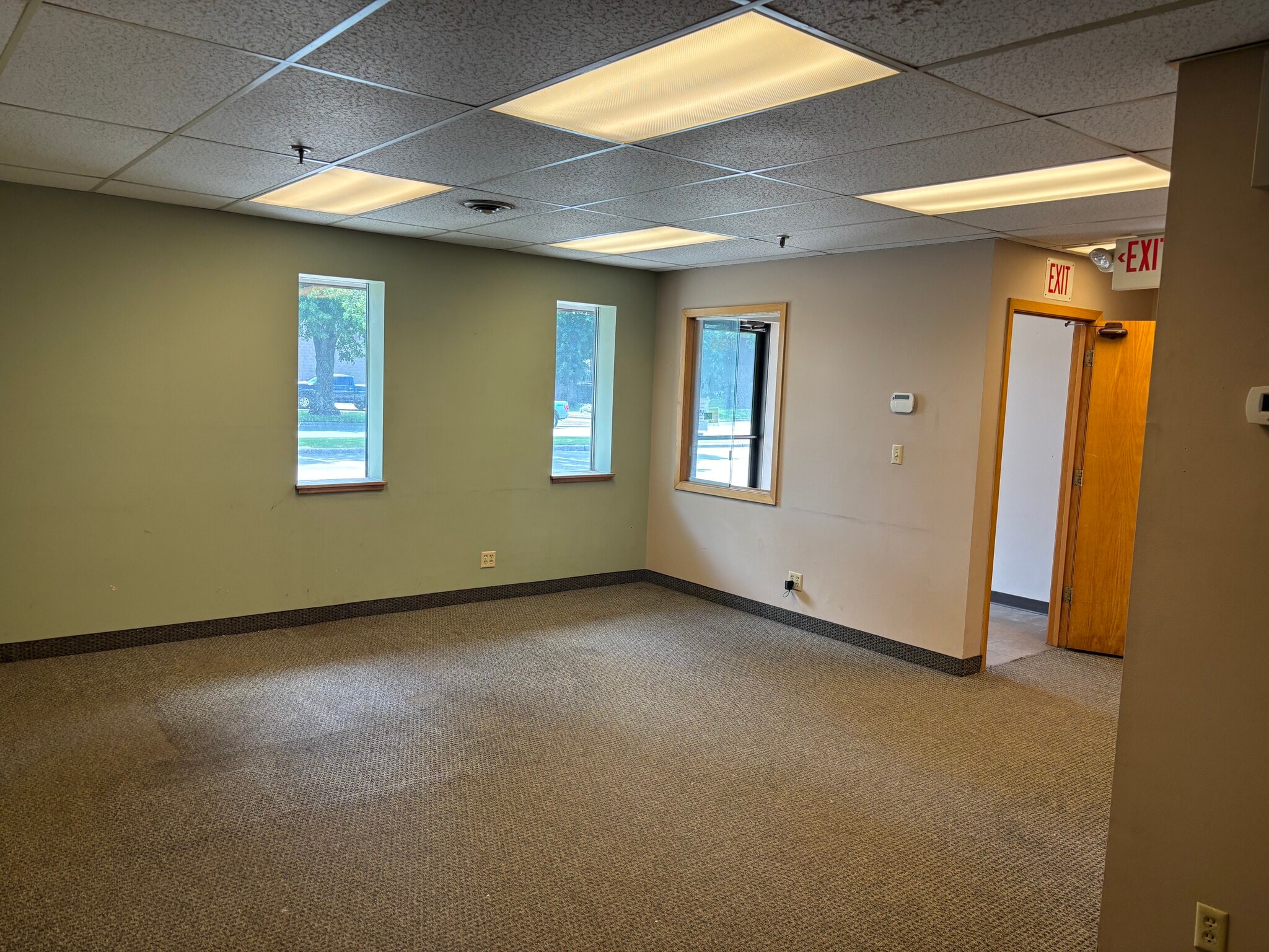7155-7175 W Commerce Cir, Fridley, MN for lease Interior Photo- Image 1 of 7