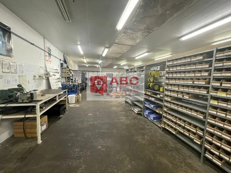 Flex in Sète for lease - Interior Photo - Image 1 of 6