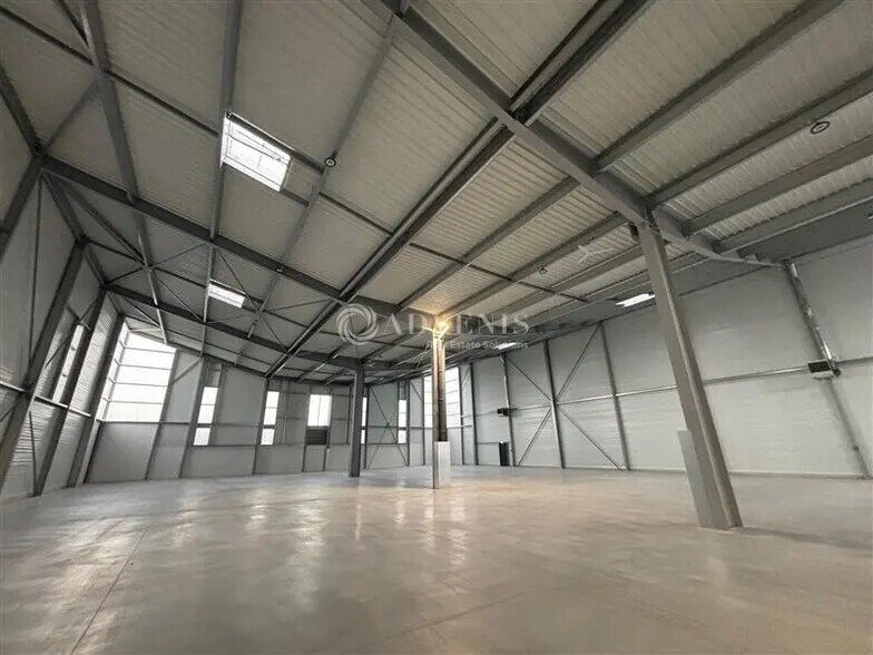 Flex in Limeil-Brévannes for lease - Interior Photo - Image 2 of 9