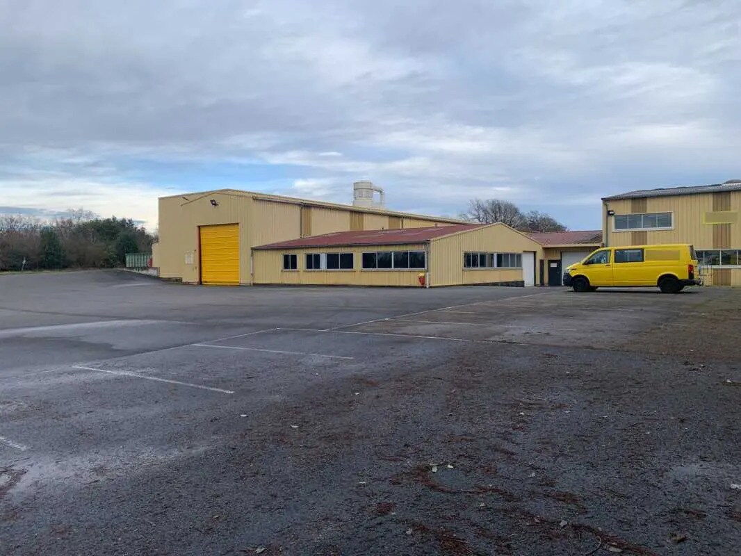 Flex in Saint-Trivier-sur-Moignans for lease Building Photo- Image 1 of 15