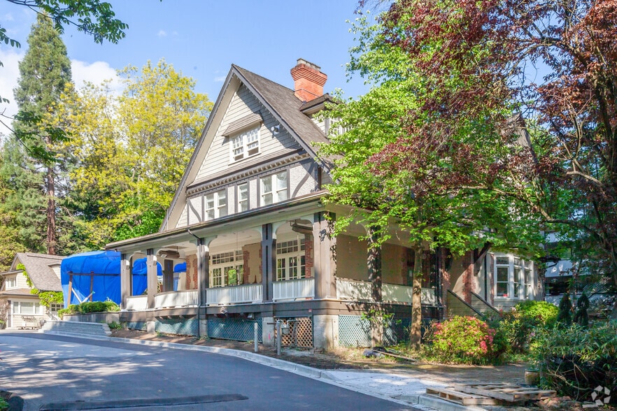 350 2nd St E, North Vancouver, BC for sale - Primary Photo - Image 1 of 4