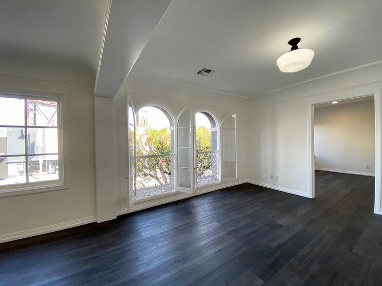 617 S La Brea Ave, Los Angeles, CA for lease - Building Photo - Image 3 of 25