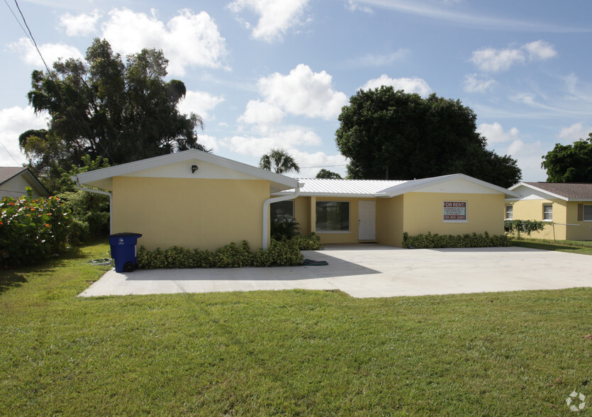 5460 Bayshore Rd, North Fort Myers, FL for sale - Building Photo - Image 2 of 12