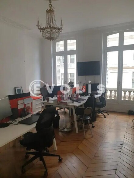 Office in Paris for lease - Interior Photo - Image 3 of 5
