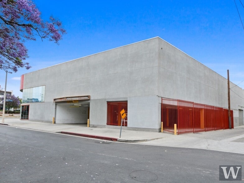 10830 Santa Monica Blvd, Los Angeles, CA for lease - Building Photo - Image 2 of 18
