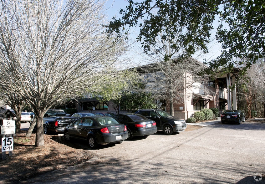 537 Long Point Rd, Mount Pleasant, SC for lease - Building Photo - Image 2 of 2