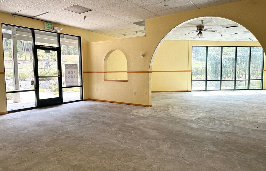 998 Plaza Dr, Grass Valley, CA for lease - Interior Photo - Image 3 of 8