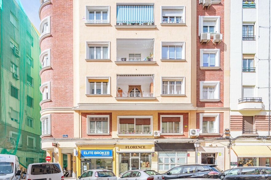 Retail in Madrid, Madrid for lease - Building Photo - Image 2 of 2