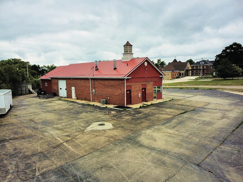 301 S Chestnut St, Le Roy, IL for sale - Building Photo - Image 3 of 12