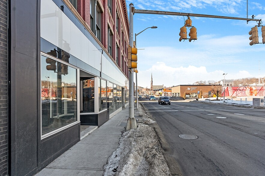 10 Main St, Fitchburg, MA for lease - Building Photo - Image 3 of 19