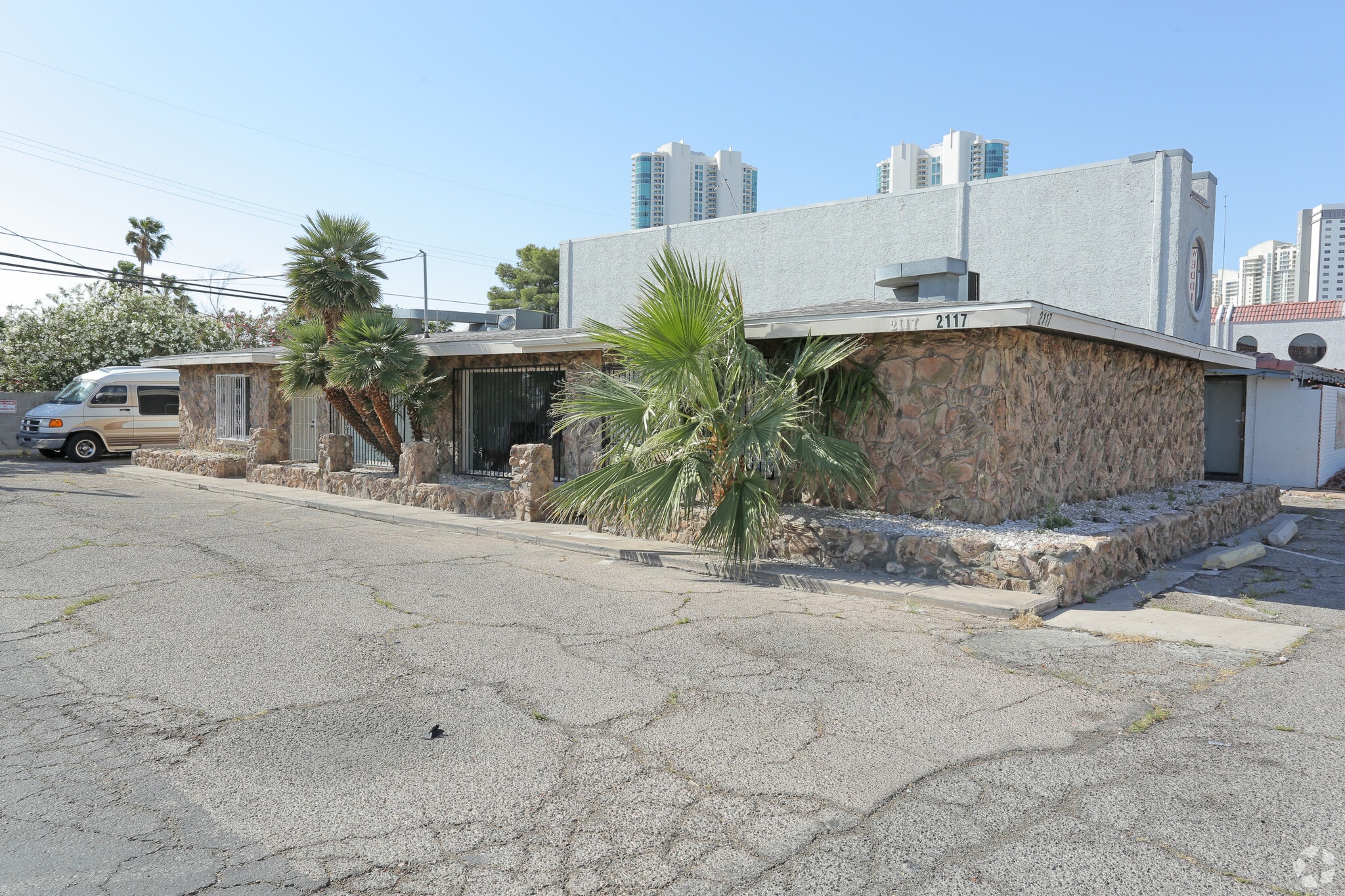 2117 Paradise Rd, Las Vegas, NV for sale Primary Photo- Image 1 of 8
