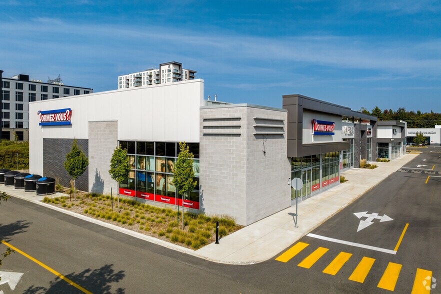 1425 Boul Michèle-Bohec, Blainville, QC for lease - Primary Photo - Image 1 of 6