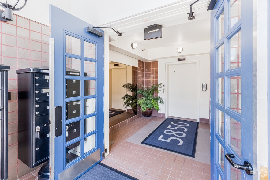 5850 Ellsworth Ave, Pittsburgh, PA for lease - Lobby - Image 2 of 15