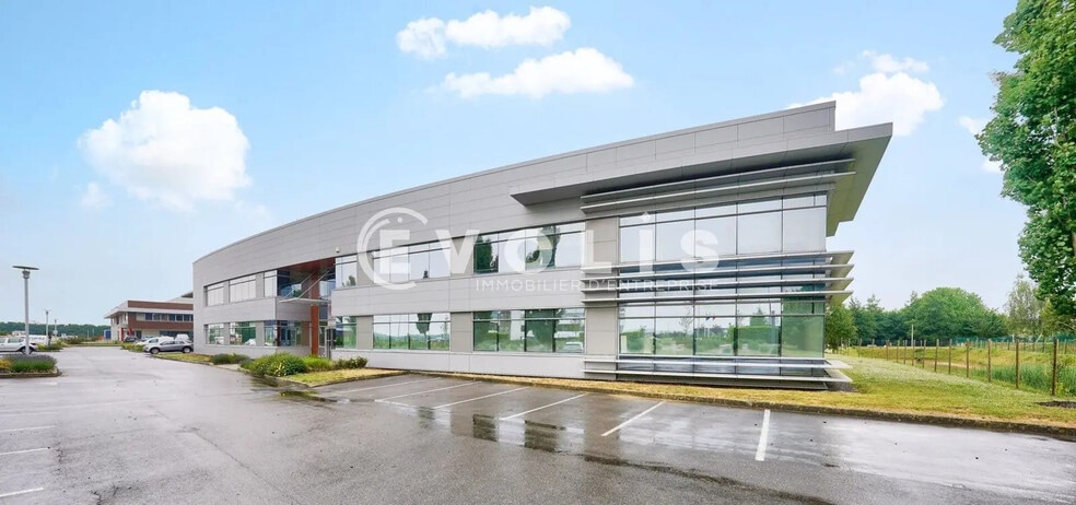 524 Avenue Marguerite Perey, Lieusaint for lease - Building Photo - Image 2 of 14