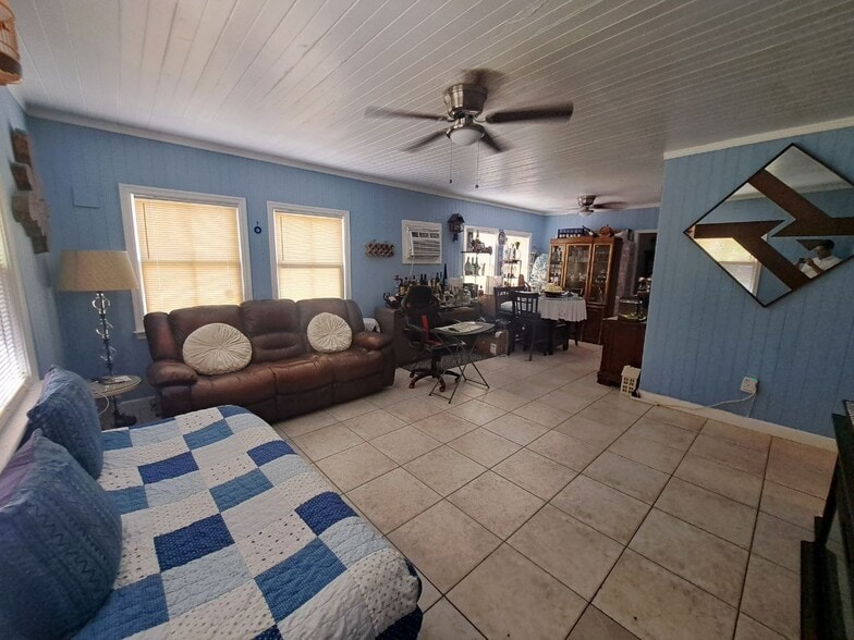 2835 SW 37th Ct, Miami, FL for sale - Building Photo - Image 2 of 24