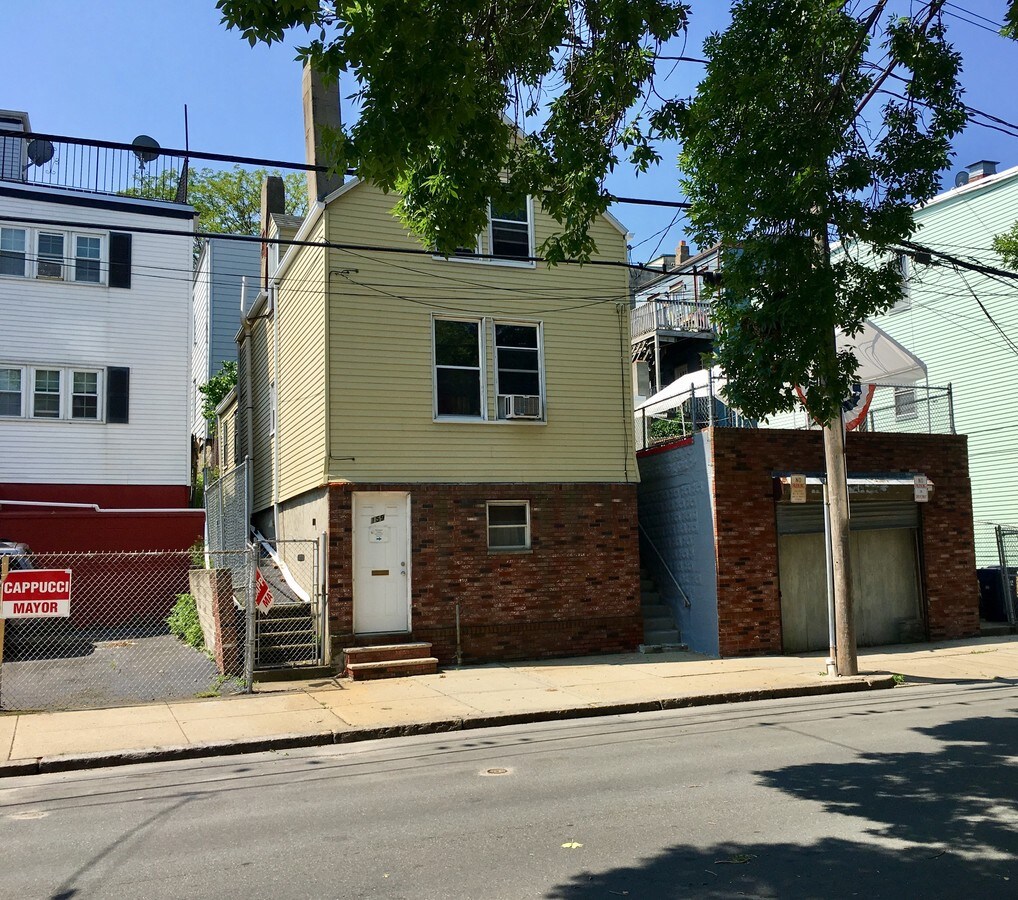 165 Everett St, East Boston, MA 02128