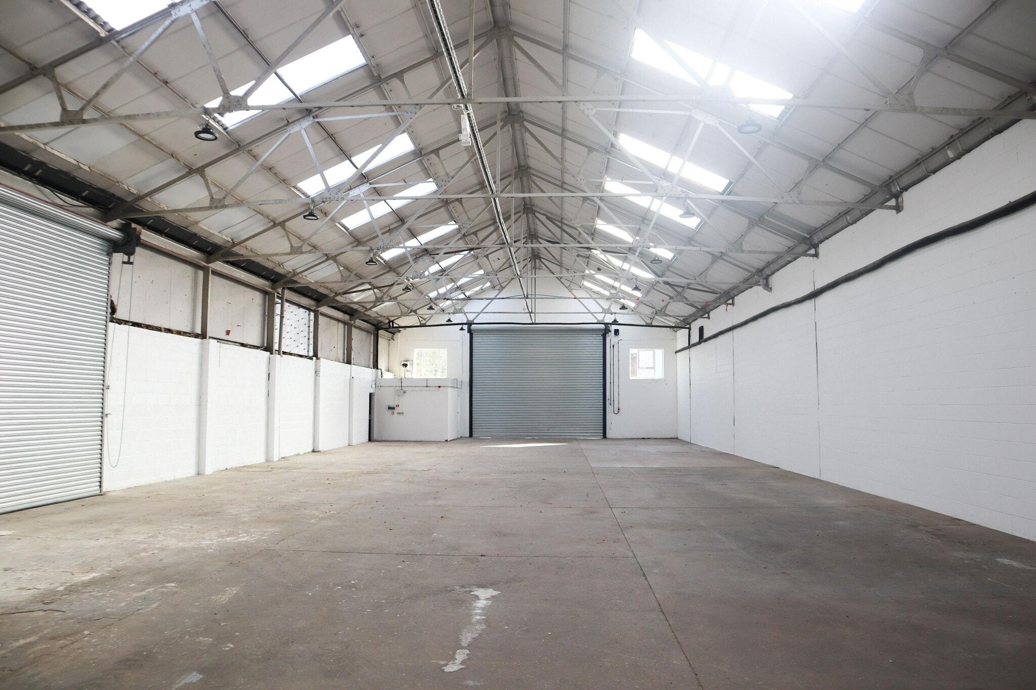 First Ave, Kingswinford for lease Interior Photo- Image 1 of 2