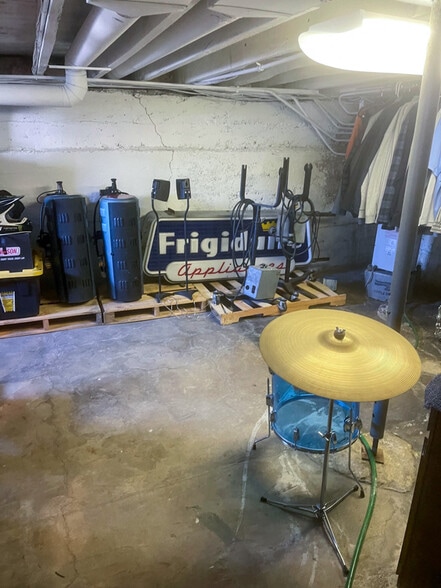 North Lincoln and Houston St Portfolio portfolio of 3 properties for sale on LoopNet.com - Interior Photo - Image 2 of 49