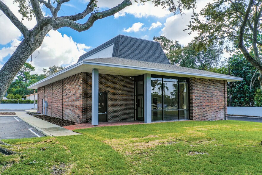 1603 Indian Rocks Rd S, Largo, FL for sale - Building Photo - Image 1 of 1