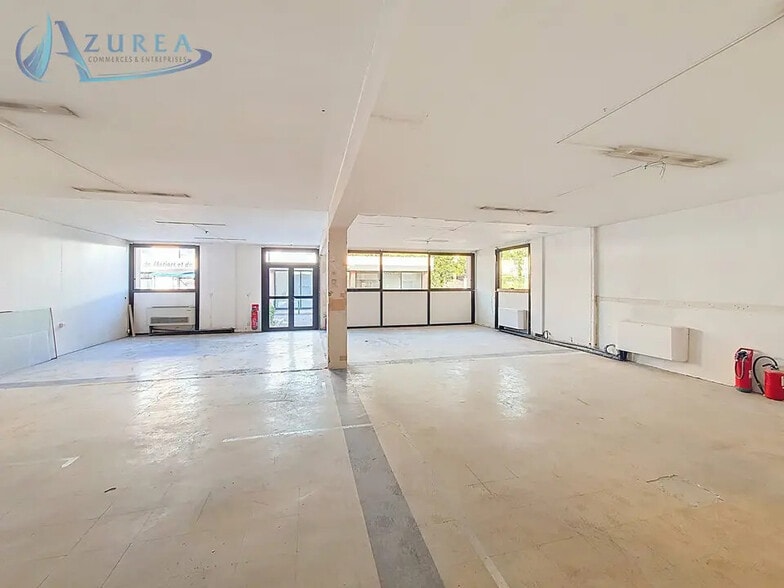 Retail in Saint-Laurent-du-Var for lease - Interior Photo - Image 3 of 6