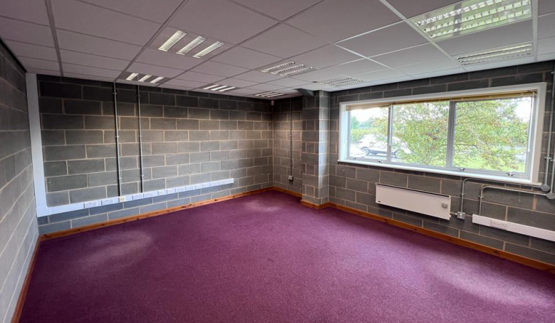 Chelveston Rd, Higham Ferrers for lease Interior Photo- Image 1 of 2