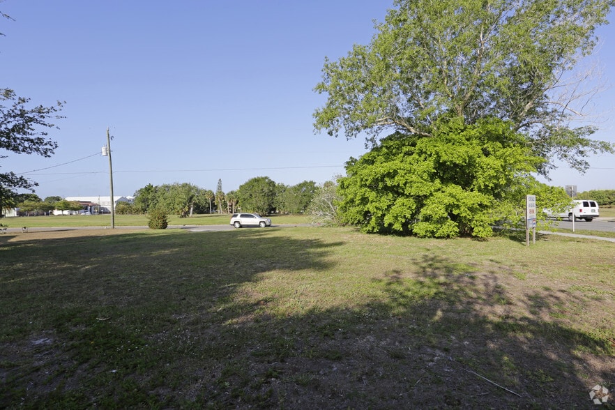 501 E Marion Ave, Punta Gorda, FL for lease - Building Photo - Image 3 of 3