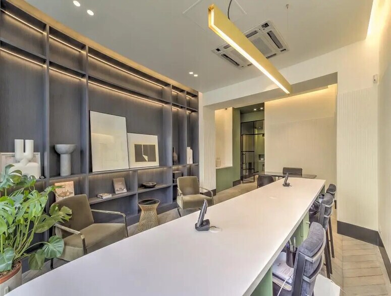 Retail in Paris for lease - Building Photo - Image 3 of 6