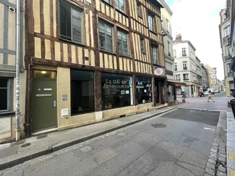 Retail in Rouen for sale - Building Photo - Image 1 of 3