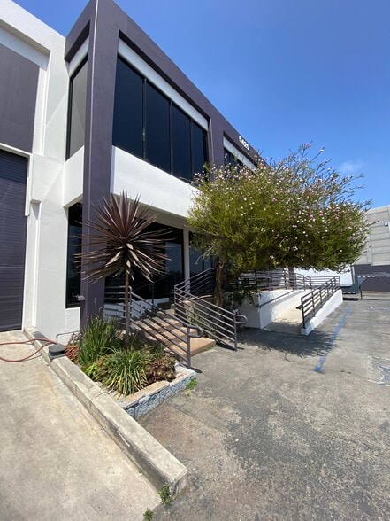 5425 Grosvenor Blvd, Los Angeles, CA for lease - Building Photo - Image 2 of 6