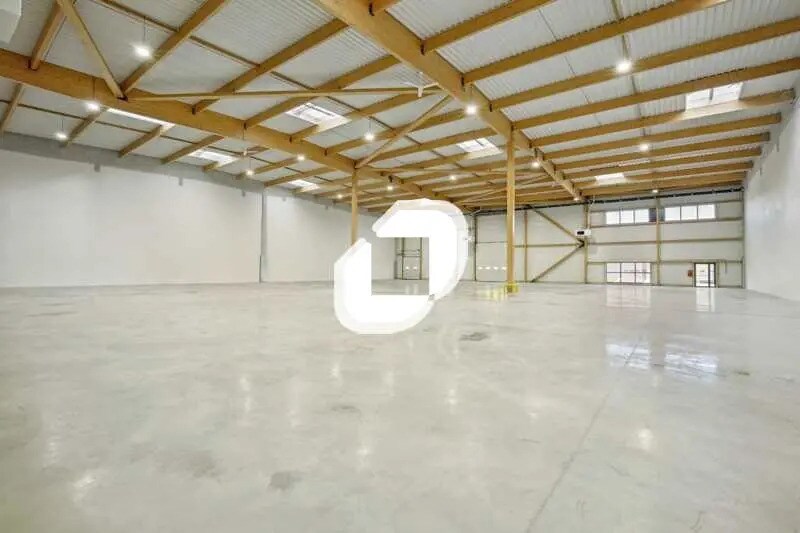 Flex in Louvres for lease - Interior Photo - Image 1 of 8