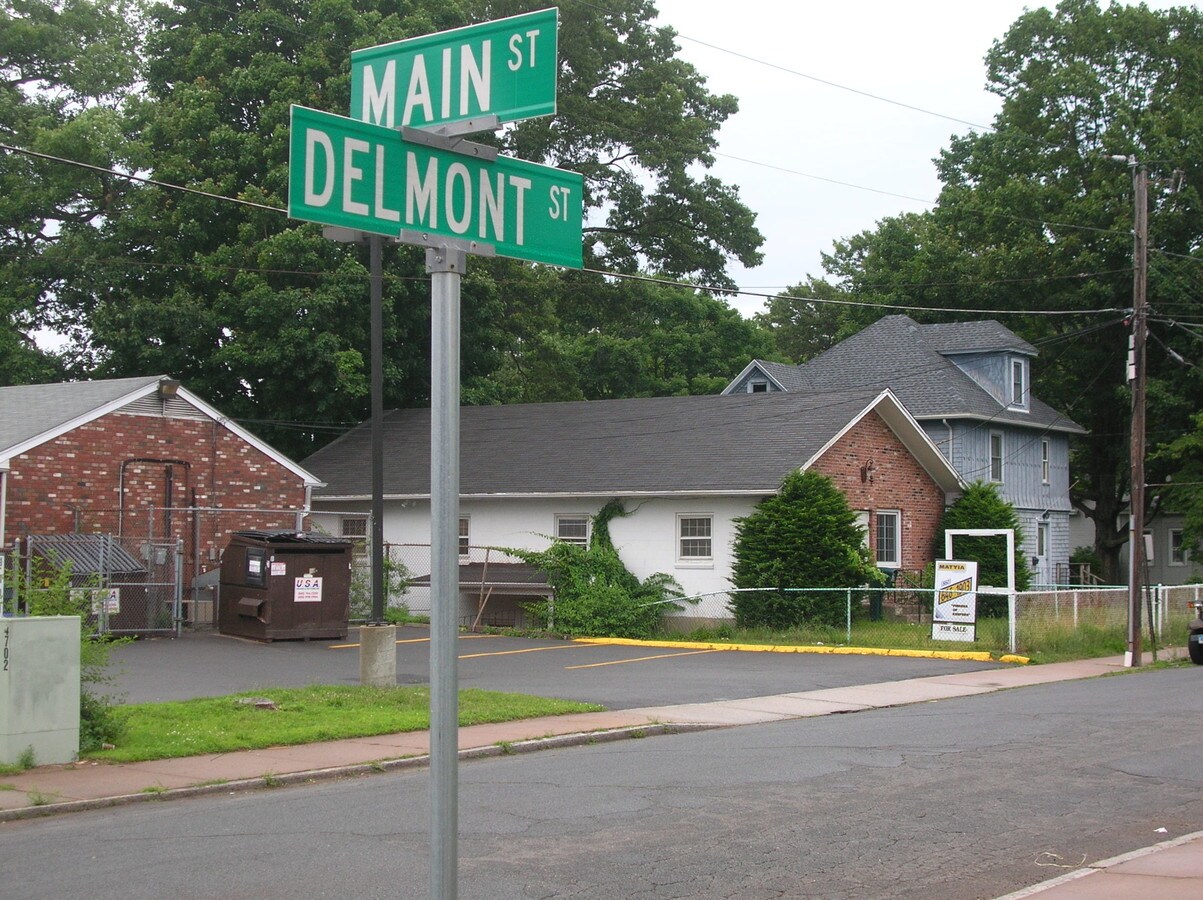 9 Delmont St, Manchester, CT 06042