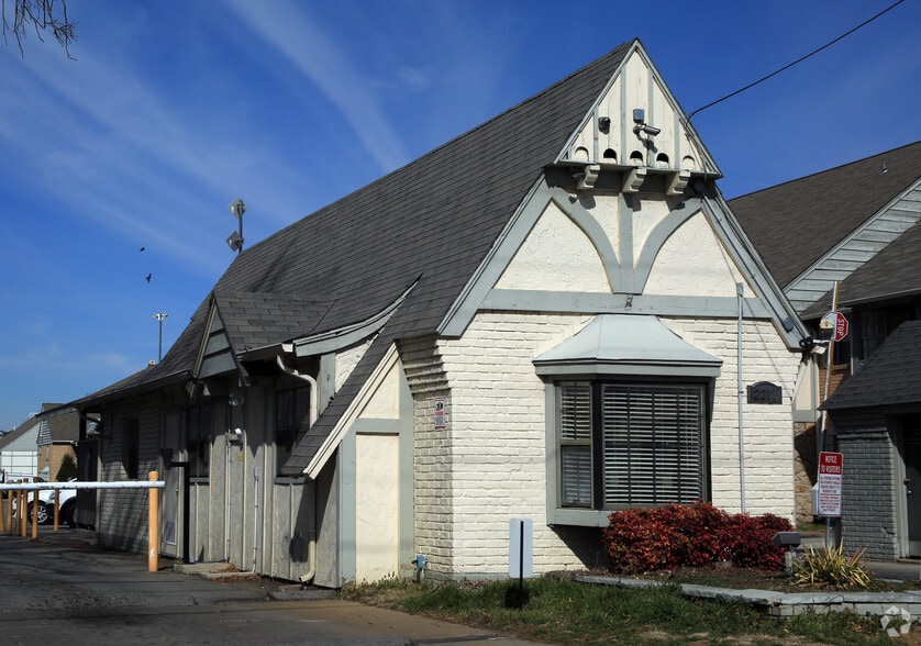 2217 E 59th St, Tulsa, OK for sale - Building Photo - Image 3 of 6