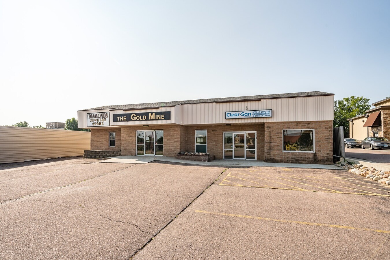 3505 E 10th St, Sioux Falls, SD for lease Building Photo- Image 1 of 4