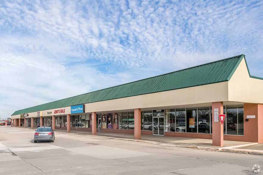 1000 W Broadway, Centralia, IL for lease - Primary Photo - Image 1 of 27