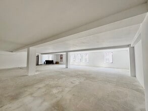 221-229 Rue Notre-Dame O, Montréal, QC for lease Interior Photo- Image 2 of 6