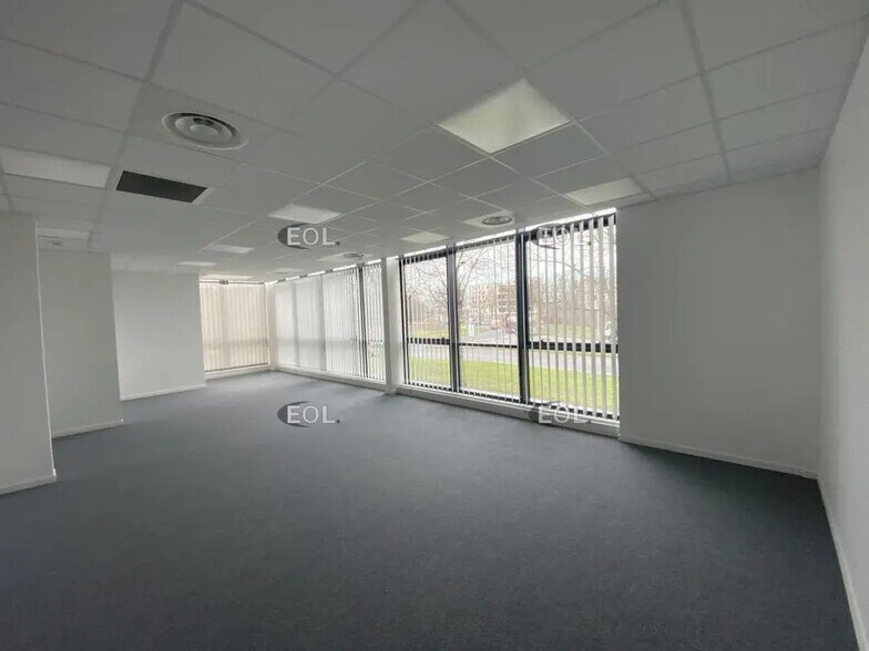 Flex in Grigny for lease - Interior Photo - Image 3 of 3