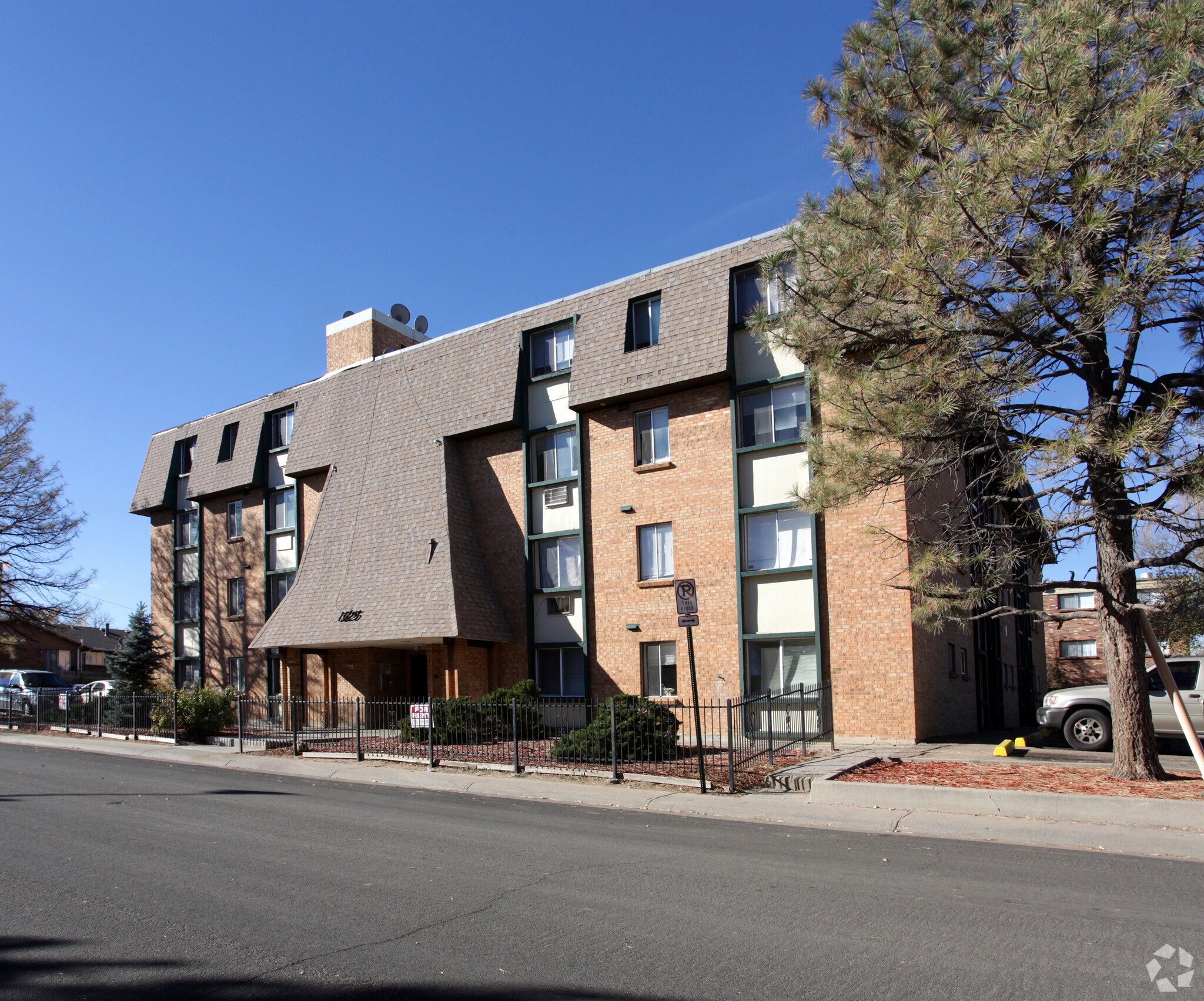 1325 Idalia Ct, Aurora, CO 80011