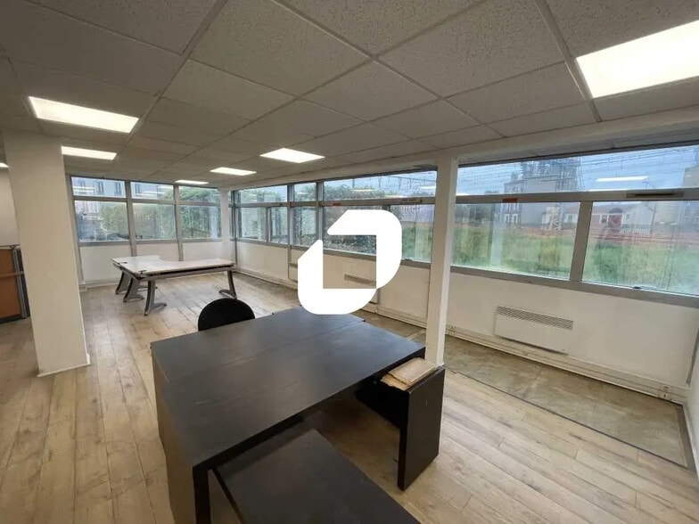 Office in Vitry-sur-Seine for lease - Interior Photo - Image 2 of 7