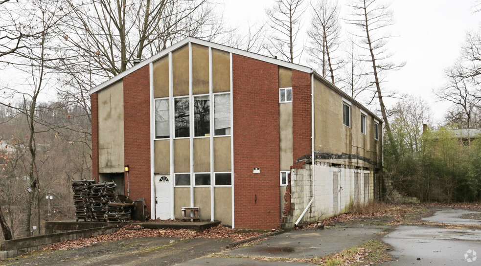 4001 Crooked Run Rd, North Versailles, PA for sale - Primary Photo - Image 1 of 1