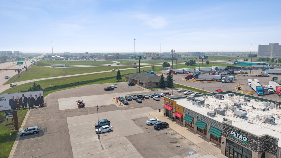4520 19th Ave S, Fargo, ND for lease - Building Photo - Image 2 of 17