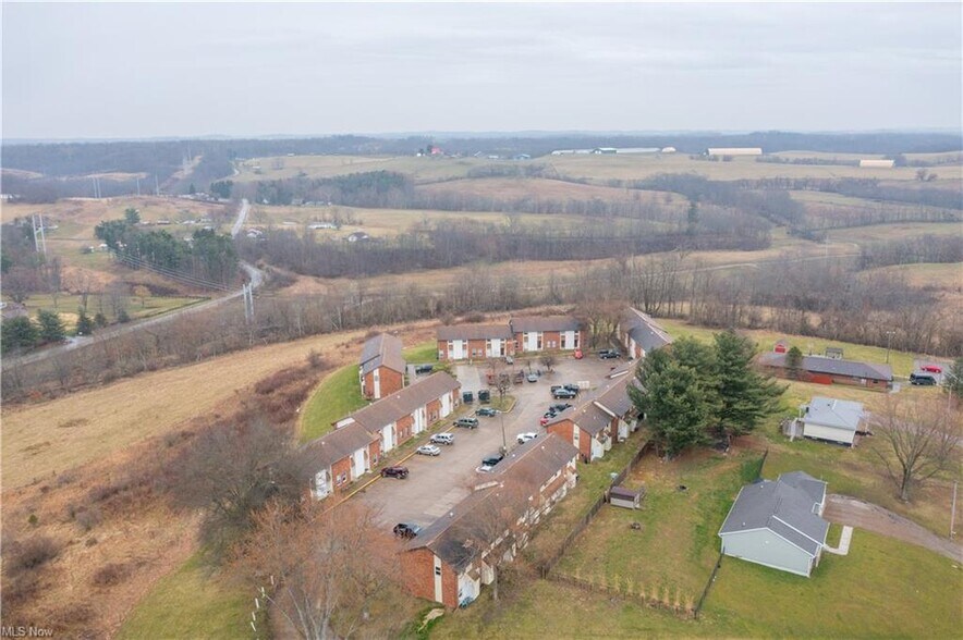 201 Burton Dr, Cadiz, OH for sale - Building Photo - Image 1 of 1