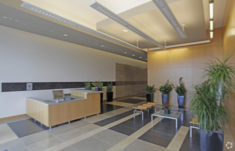 2821 W 7th St, Fort Worth, TX for lease - Lobby - Image 2 of 5