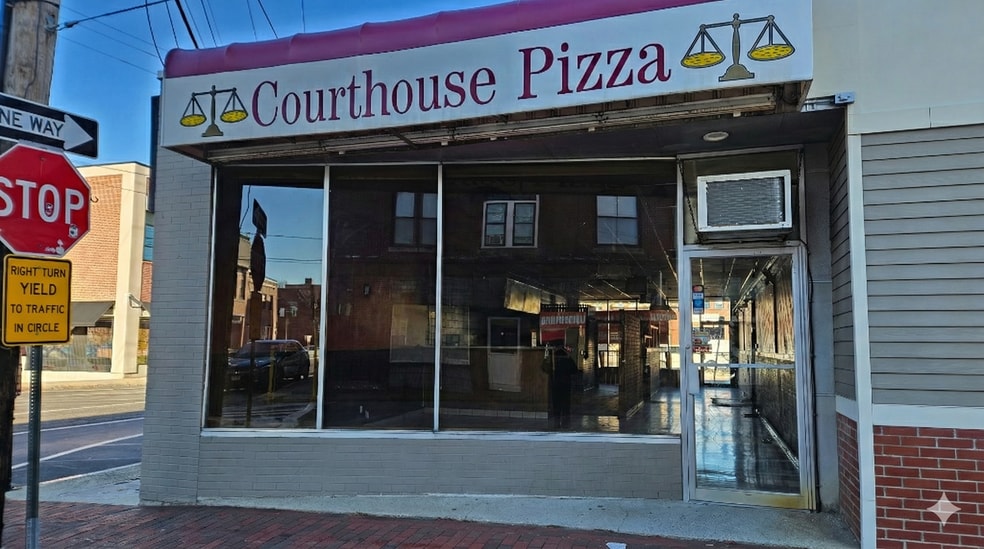 129-147 W Pearl St, Nashua, NH for lease - Building Photo - Image 1 of 3