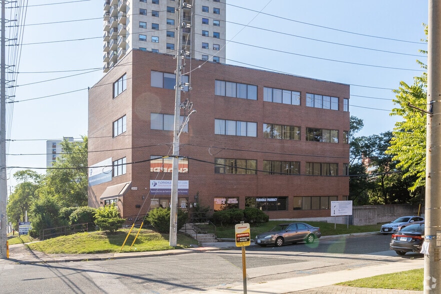 2444 Hurontario St, Mississauga, ON for lease - Building Photo - Image 1 of 3