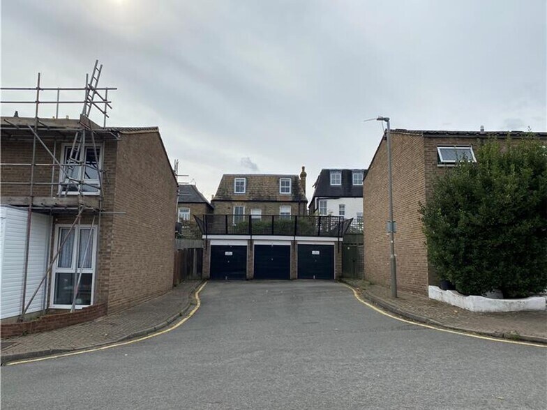 Darley Rd, London, LND SW11 6SW