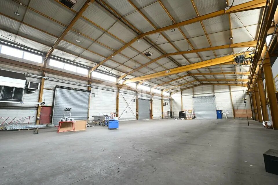 Office in Vaulx-en-Velin for lease Interior Photo- Image 1 of 8