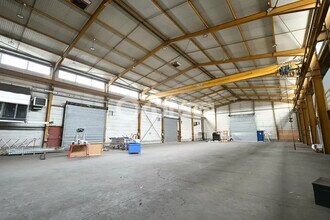 Office in Vaulx-en-Velin for lease Interior Photo- Image 1 of 8