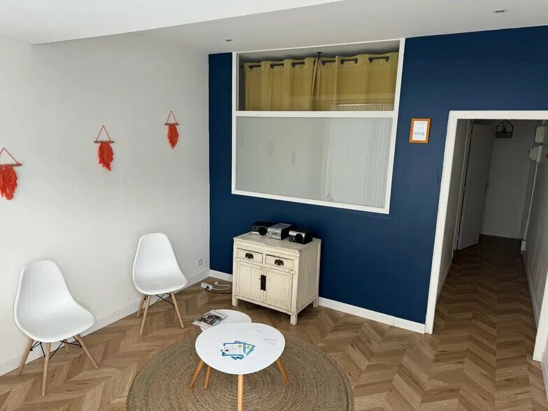 Office in Bayonne for lease - Building Photo - Image 3 of 4