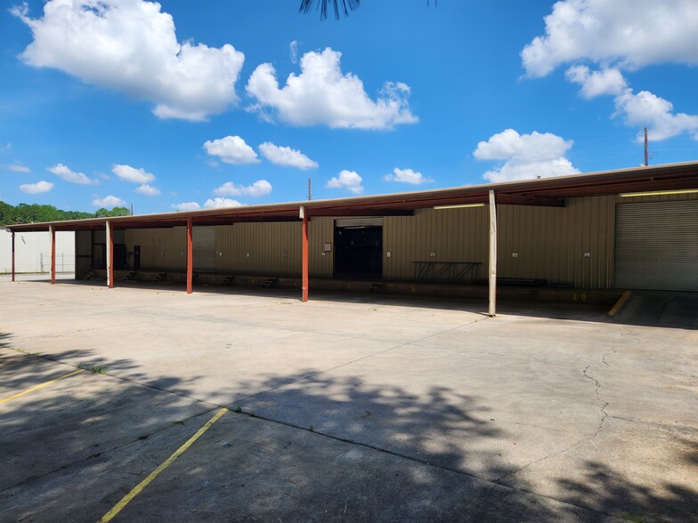 1595 Commercial Ct, Jonesboro, GA for lease - Building Photo - Image 3 of 16