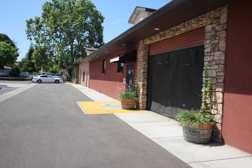 175 W Main St, Woodland, CA for lease - Building Photo - Image 3 of 9